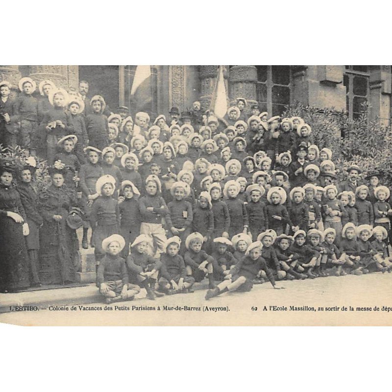 MUR-de-BARREZ : colonie de vacances des petits parisiens ecole massillon sortie de messe - tres bon etat