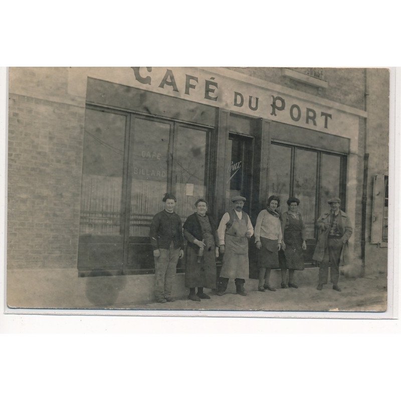 AISNE : café du port sur la place du port - tres bon etat