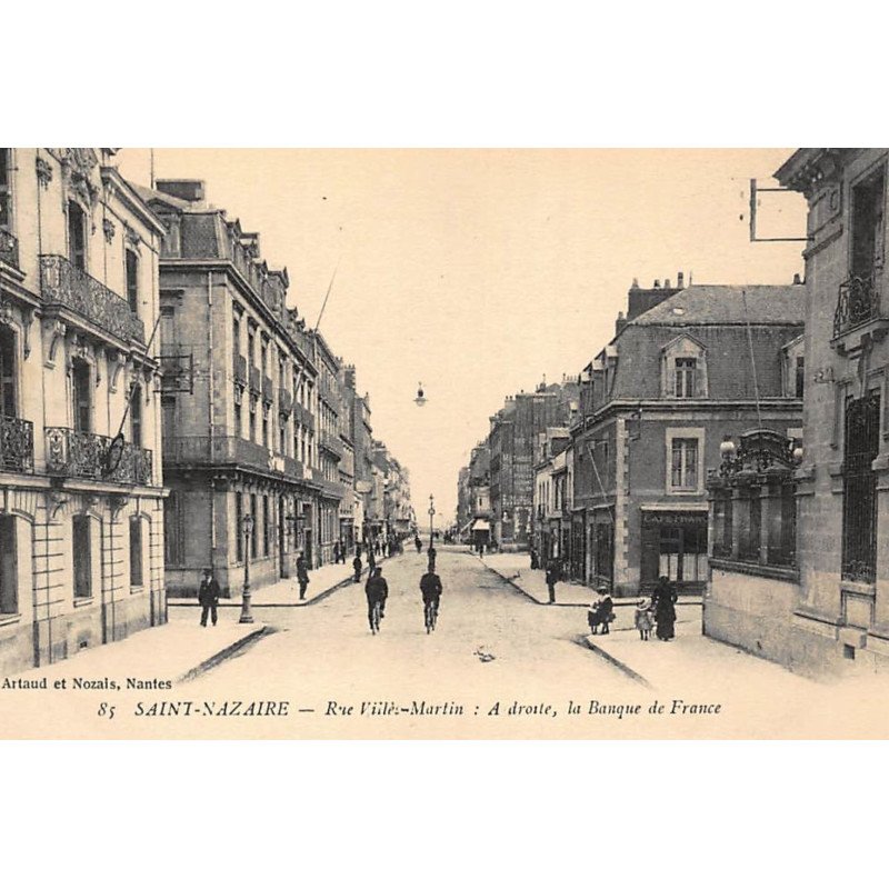 SAINT-NAZAIRE : rue villes-martin, a droite la banque de france - tres bon etat