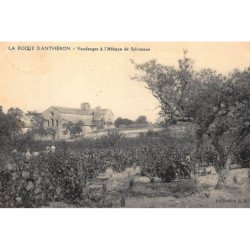 LA ROQUE D'ANTHERON : vendanges à l'abbaye de sylvacane - tres bon etat