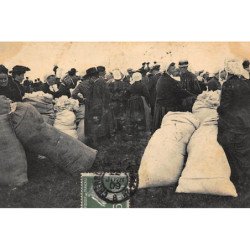 NORMANDIE : une fete en basse-normandie, le marché aux laines - etat