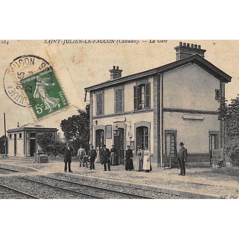 SAINT-JULIEN-le-FAUCON : la gare - tres bon etat