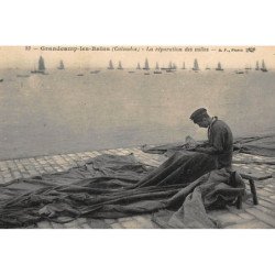 GRANDCAMP-les-BAINS : la réparation des voiles - tres bon etat