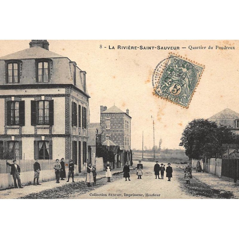 LA RIVIERE-SAINT-SAUEUR : quartier du poudreux - tres bon etat