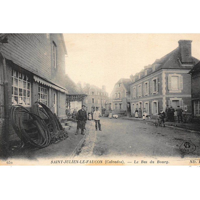 SAINT-JULIEN-le-FAUCON : le bas du bourg - tres bon etat