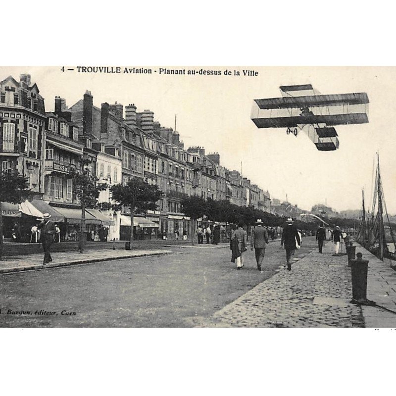 TROUVILLE : aviation planant au-dessus de la ville - tres bon etat