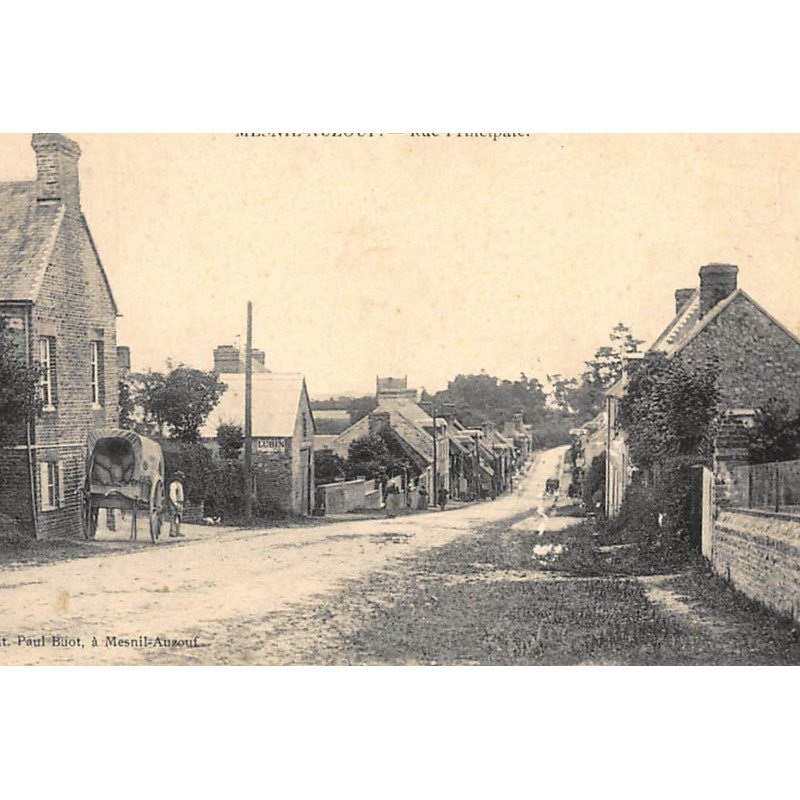 MESNIL-AUZOUF : rue principale - tres bon etat