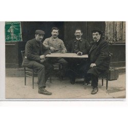 CARTE PHOTO A LOCALISER : personnages prennant l'apéro - tres bon etat