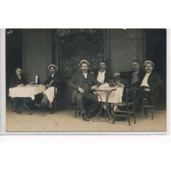 CARTE PHOTO A LOCALISER : restaurant, personnages, vin, apero - tres bon etat