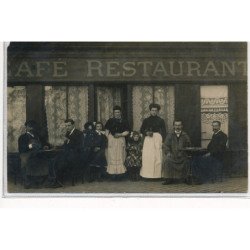 CARTE PHOTO A LOCALISER : cafe restaurant, personnages, jeu de carte, poupée - tres bon etat