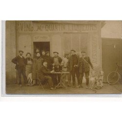 CARTE PHOTO A LOCALISER : restaurant quantin, plat du jour, vins, liqueurs, apéro, personnages - tres bon etat