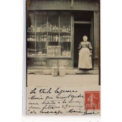 CARTE PHOTO A LOCALISER : epicerie, oriflamme, lait pain, beurre et oeuf, "la voila la grosse" - tres bon etat