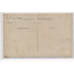 CARTE PHOTO A LOCALISER : paris(?) mode, boutique de vetement, personnages - tres bon etat