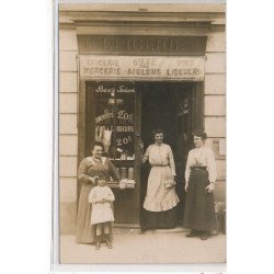 CARTE PHOTO A LOCALISER : paris(?) epicerie mercerie biere des aiglons vins liqeuers le petit parisien - tres bon etat