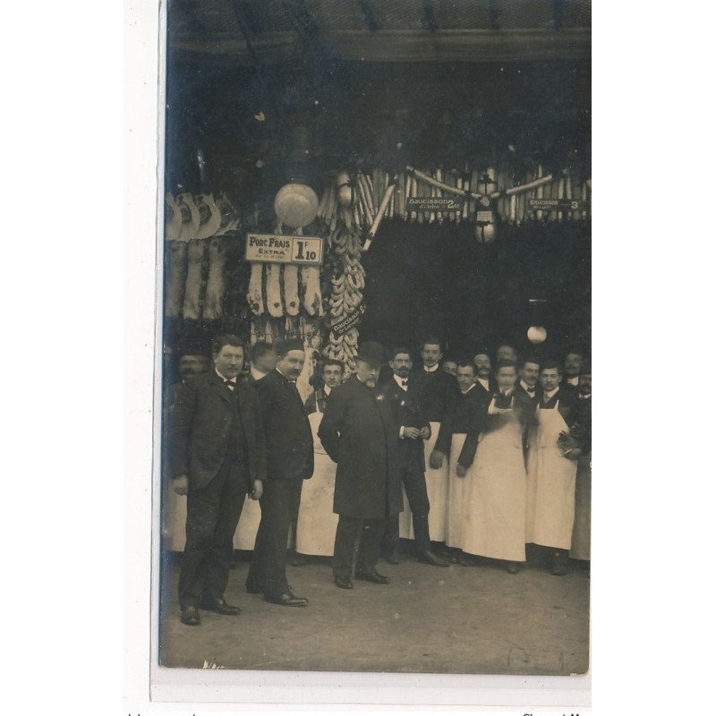 CARTE PHOTO A LOCALISER : paris(?) boucherie charcuterie saucissons - tres bon etat