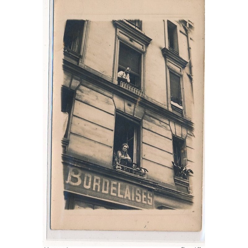 CARTE PHOTO A LOCALISER : paris(?) rue monge, caves bordelaise - tres bon etat