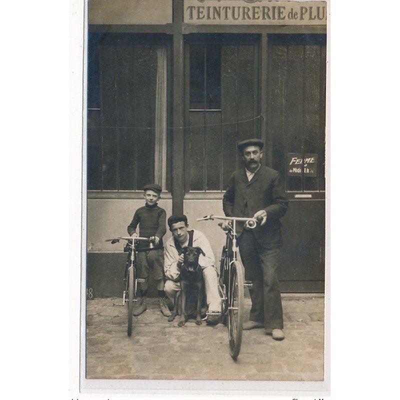 CARTE PHOTO A LOCALISER : teinturerie de plumes, paris(?), vélos - tres bon etat
