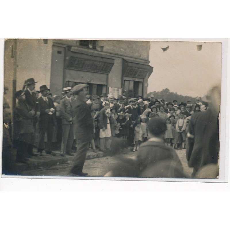 CARTE PHOTO A LOCALISER : fete, jeu, pots de fleur - tres bon etat