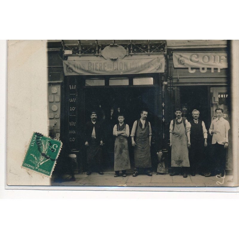 CARTE PHOTO A LOCALISER : paris(?) café "à l'ami robert", vins biere du lion liqueurs - tres bon etat