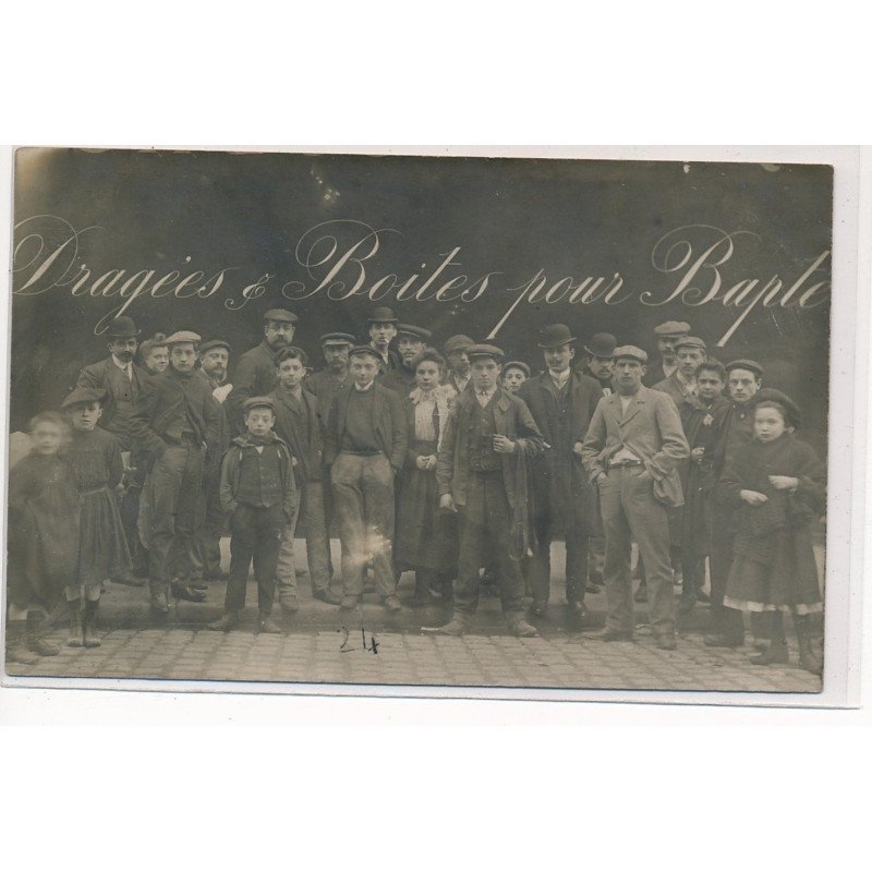 CARTE PHOTO A LOCALISER : paris(?) dragees et boites pour bapteme - tres bon etat
