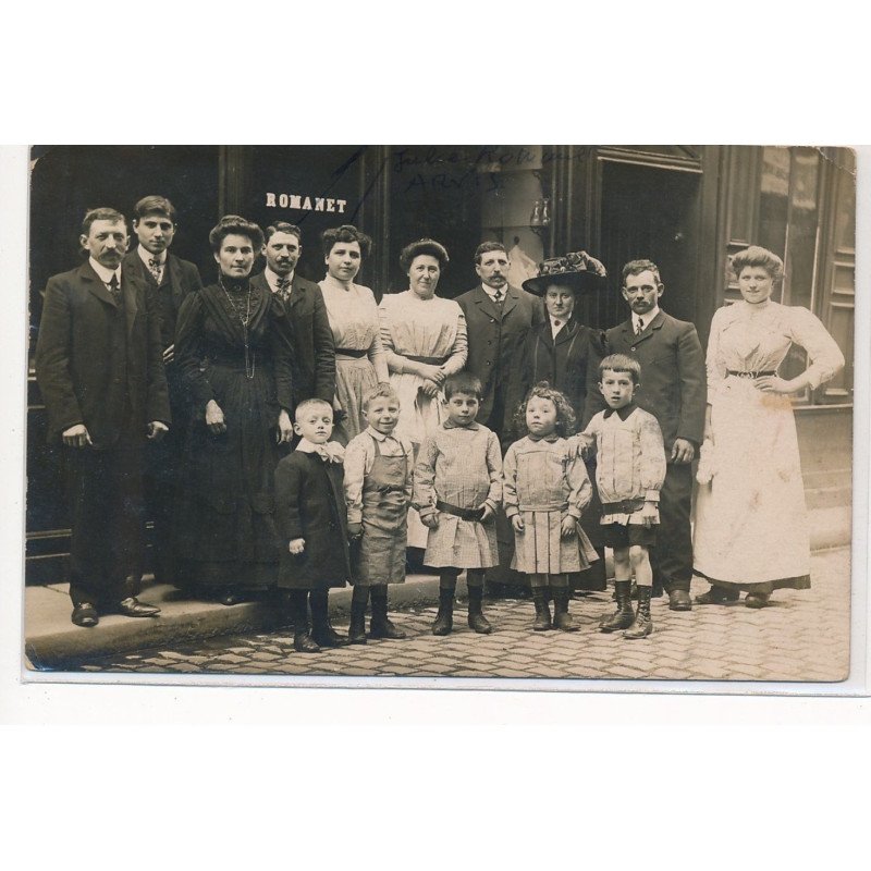 CARTE PHOTO A LOCALISER : paris(?) Romanet - tres bon etat