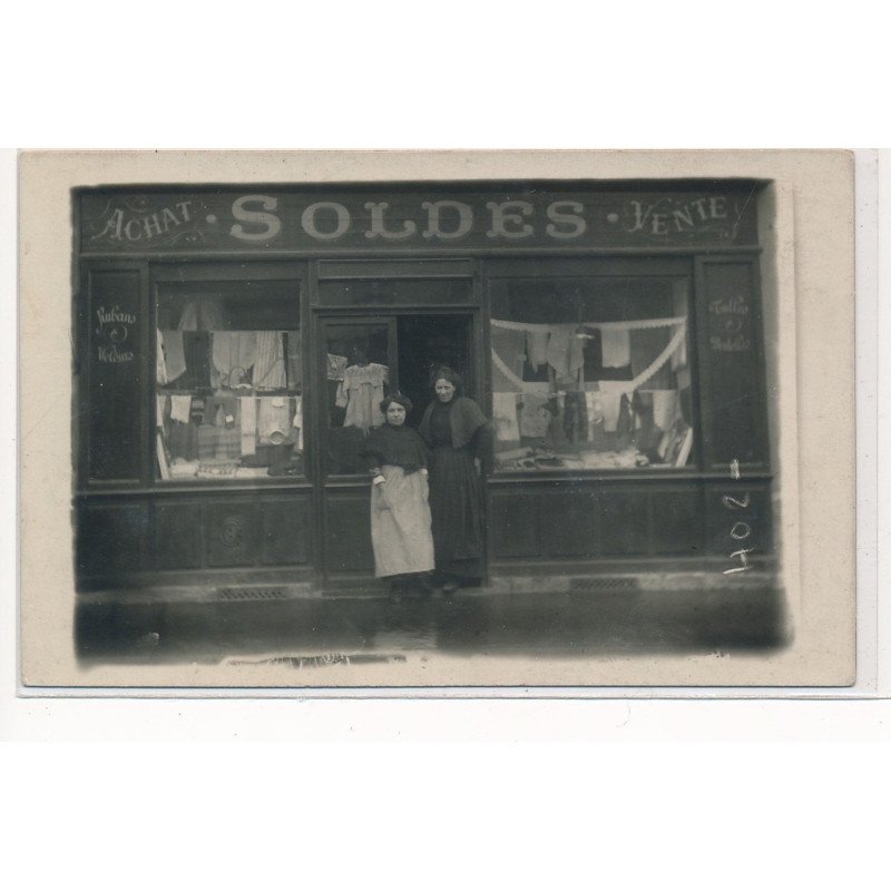 CARTE PHOTO A LOCALISER : paris(?) achat soldes vente, vetements - tres bon etat