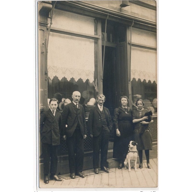 CARTE PHOTO A LOCALISER : paris(?) chapellerie magasin de chapeaux - tres bon etat
