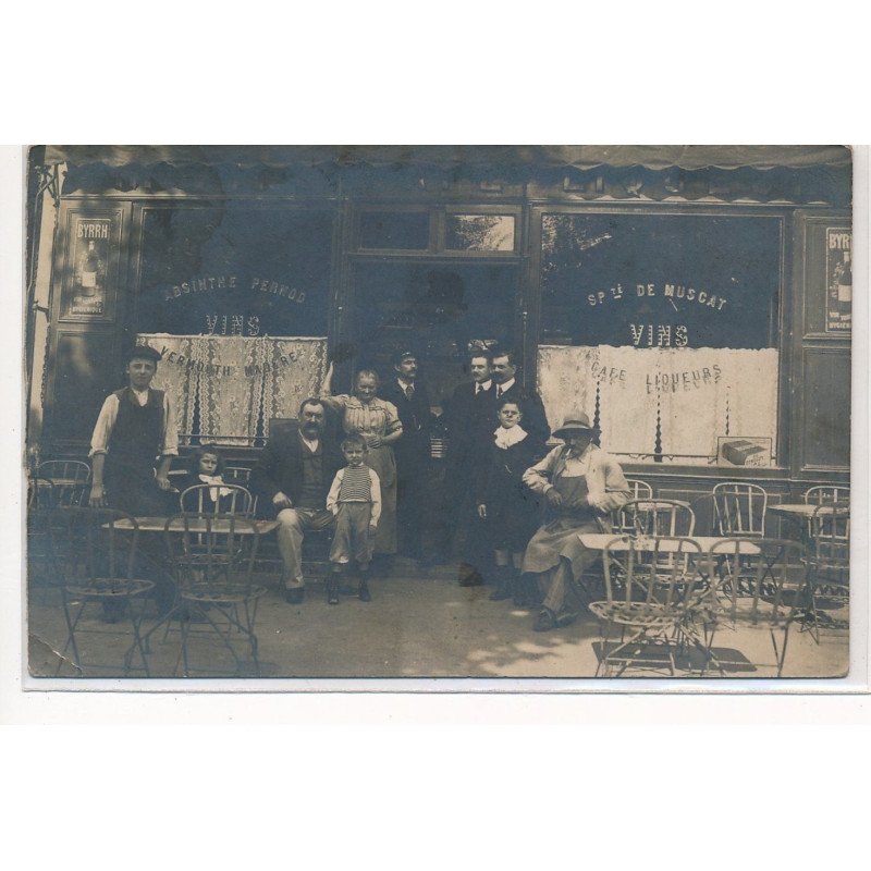 CARTE PHOTO A LOCALISER : paris(?) café, absinthe pernod - tres bon etat