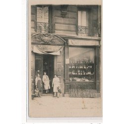 CARTE PHOTO A LOCALISER : paris(?) buvette, vins liqueurs comestible, magasin - tres bon etat