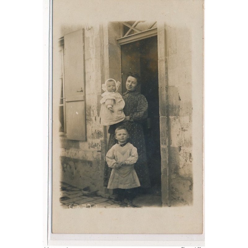 BASSUET(?) : famille - tres bon etat