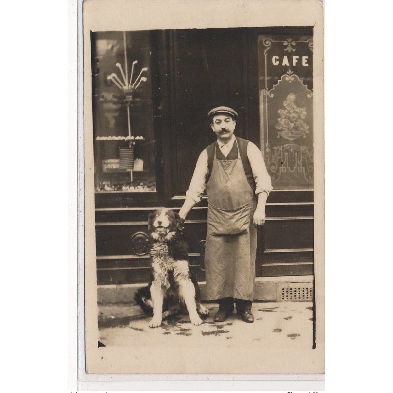 PARIS : cafe, personne et chien - tres bon etat