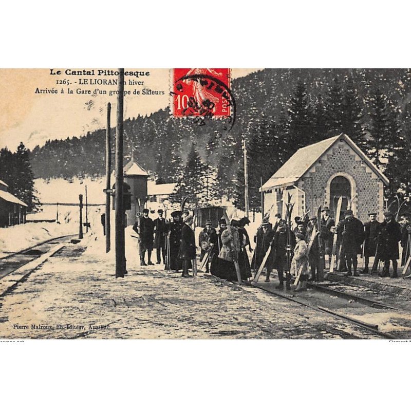 LE LIORAN : hiver arrivée à la gare d'un groupe de skieurs - tres bon etat