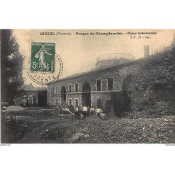 NIEUIL : forges de champlaurier, cour interieure - tres bon etat