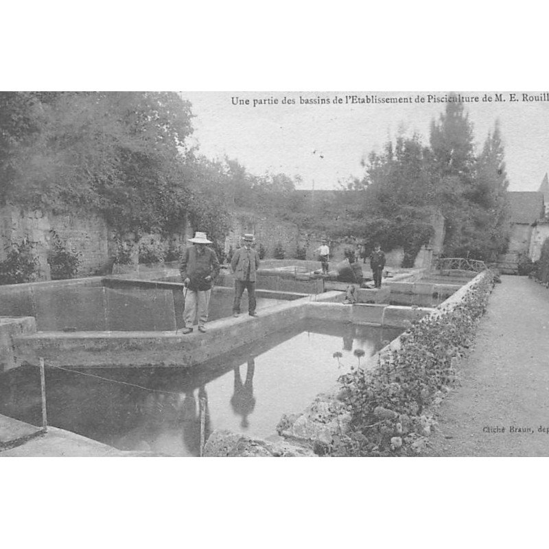NANTEUIL-en-VALLEE : une partie des bassins de l'etablissement de pisciculteur de M.E. Rouillon - etat