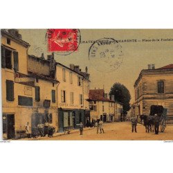 CHATEAUNEUF-sur-CHARENTE : place de la fontaine, toillée - etat