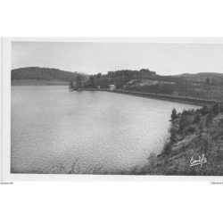 ROYERES-de-VASSIVIERE : la digue, barrage de la vaud - tres bon etat