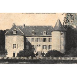 pres VALLIERES : chateau de la villeneuve - tres bon etat