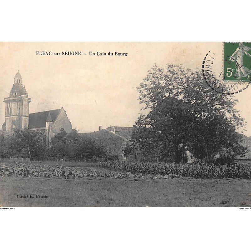 FLEAC-sur-SEUGNE : un coin du bourg - tres bon etat