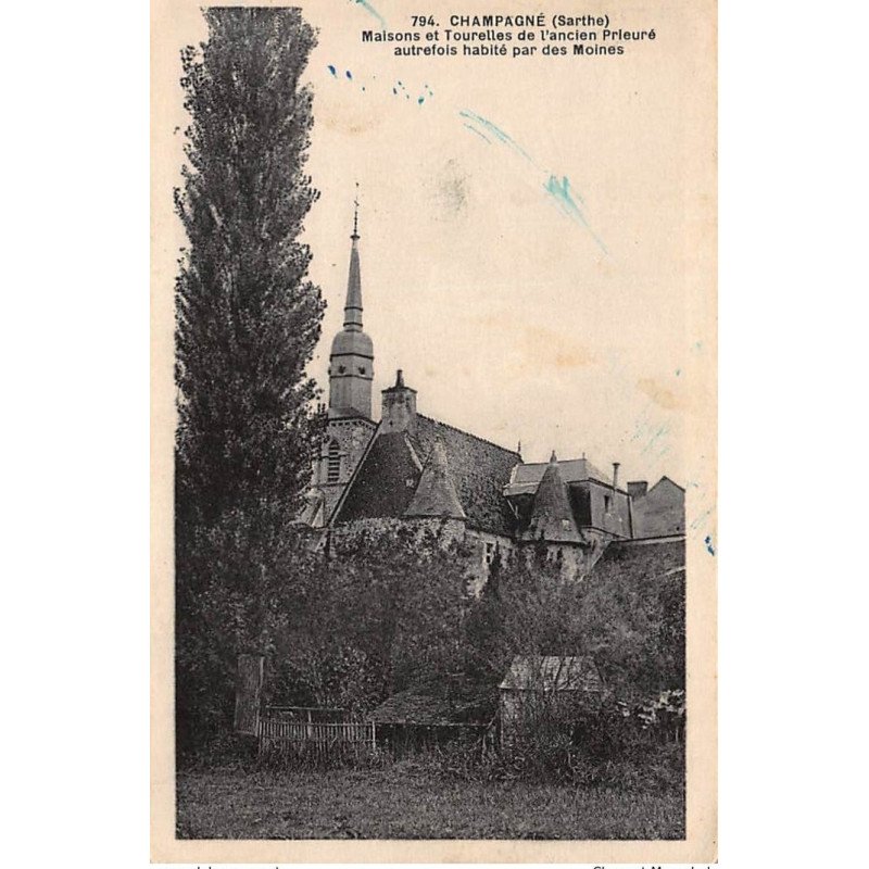 CHAMPAGNE : maisons et tourelles de l'ancien prieuré autrefois habillé par des moines - tres bon etat