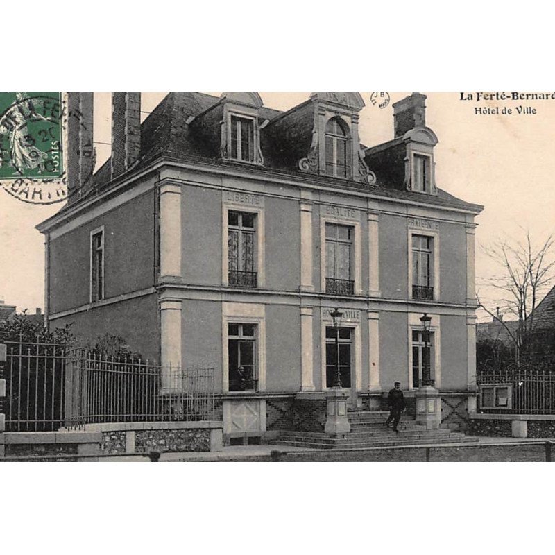 LA FERTE-BERNARD : hotel de ville - tres bon etat LA FERTE-BERNARD : hotel de ville - tres bon etat