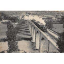 SABLE-sur-SARTHE : passage d'un train sur le viaduc - tres bon etat