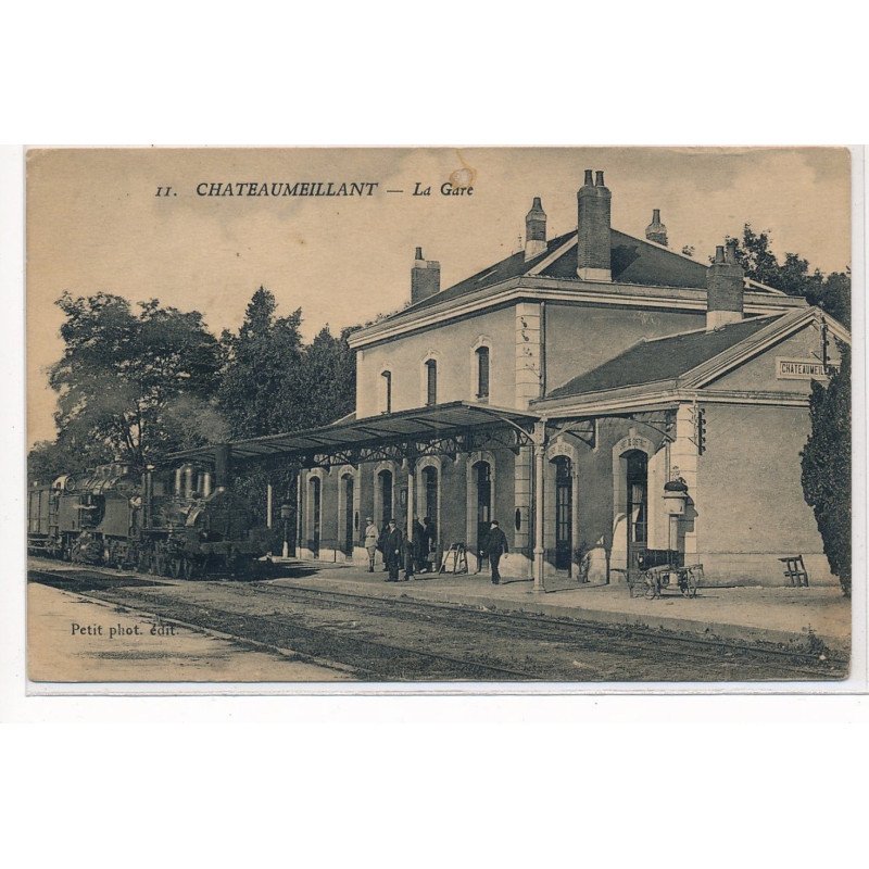 CHATEAUMEILLANT : la gare - tres bon etat