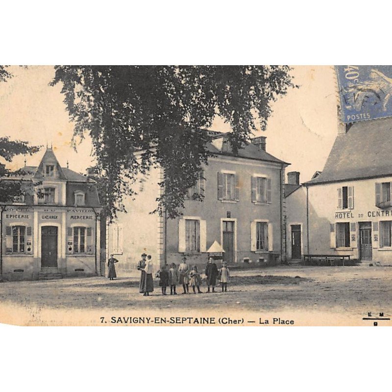 SAVIGNY-en-SEPTAINE : la place - tres bon etat