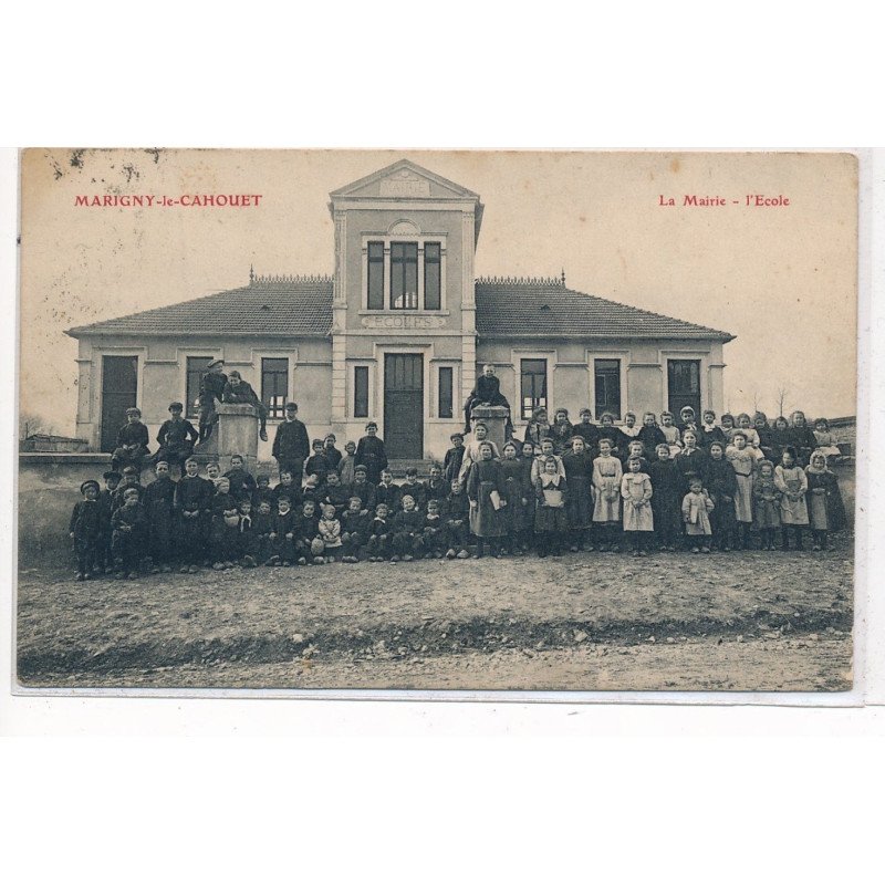 MARIGNY-le-CAHOUET : la mairie, l'ecole - tres bon etat