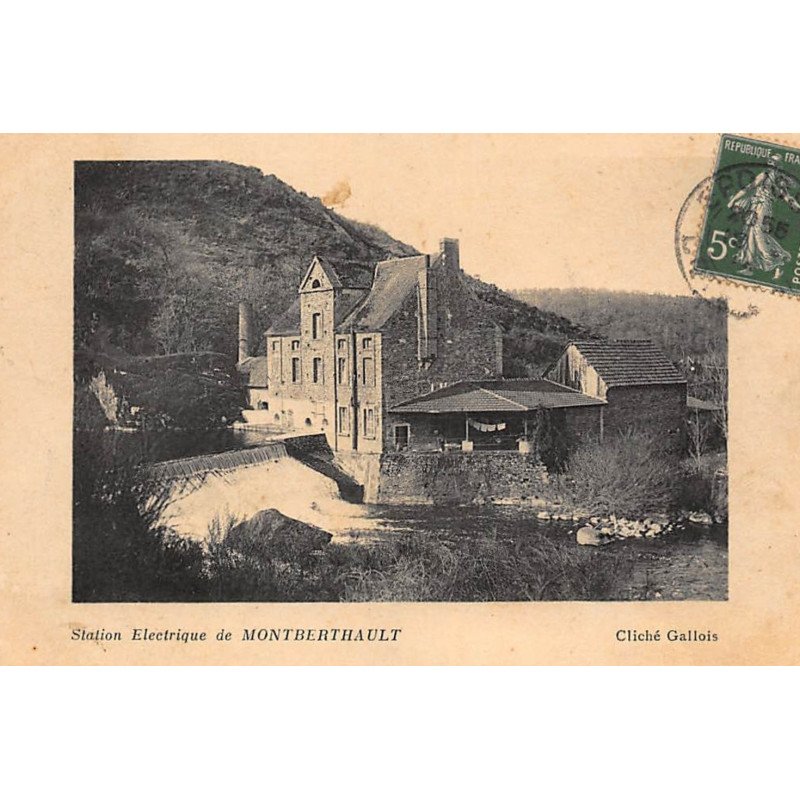 MONTBERTHAULT : station electrique - tres bon etat