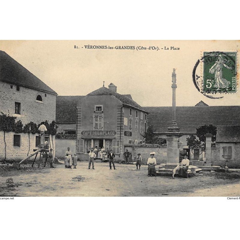 VERONNES-les-GRANDES : la place, scieurs de long - tres bon etat