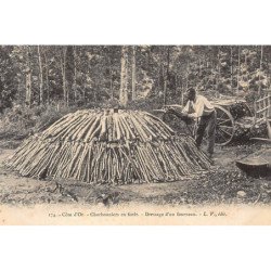 COTE D'OR : charbonniers en foret, dressage d'un fourneau - tres bon etat