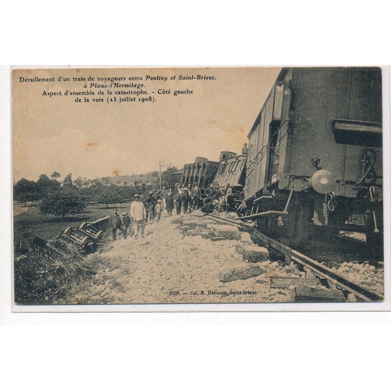 PLOEUC-L'HERMITAGE : déraillement d'un train de voyageurs, aspect d'ensemble de la catastrophe - etat PLOEUC-L'HERMITAGE : déraillement d'un train de voyageurs, aspect d'ensemble de la catastrophe - etat