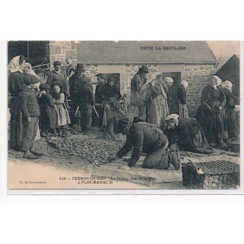 PLOUMANAC'H : le triage des ormeaux - tres bon etat