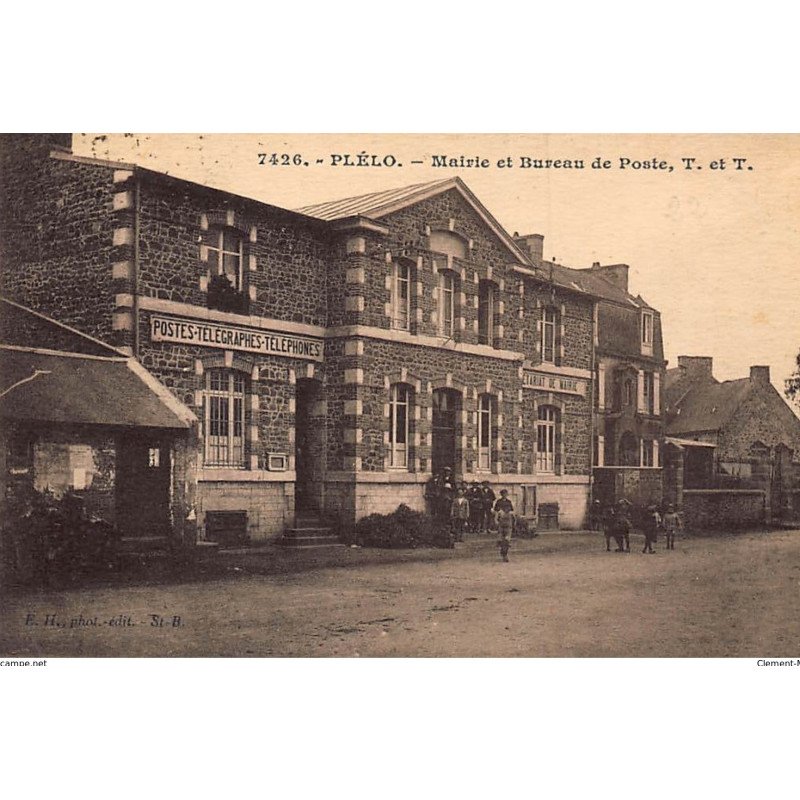 PLELO : mairie et bureau de poste T. et T. - tres bon etat PLELO : mairie et bureau de poste T. et T. - tres bon etat